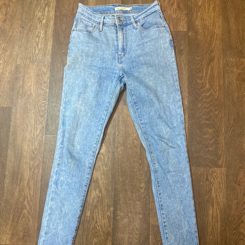 WOMENS LEVI JEANS